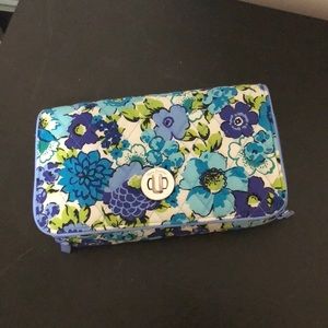 NWT Vera Bradley Turnlock crossbody in Blueberry